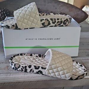 APL Athletic Propulsion Labs Slides Cream Quilted Leopard Trim Women’s Size 8